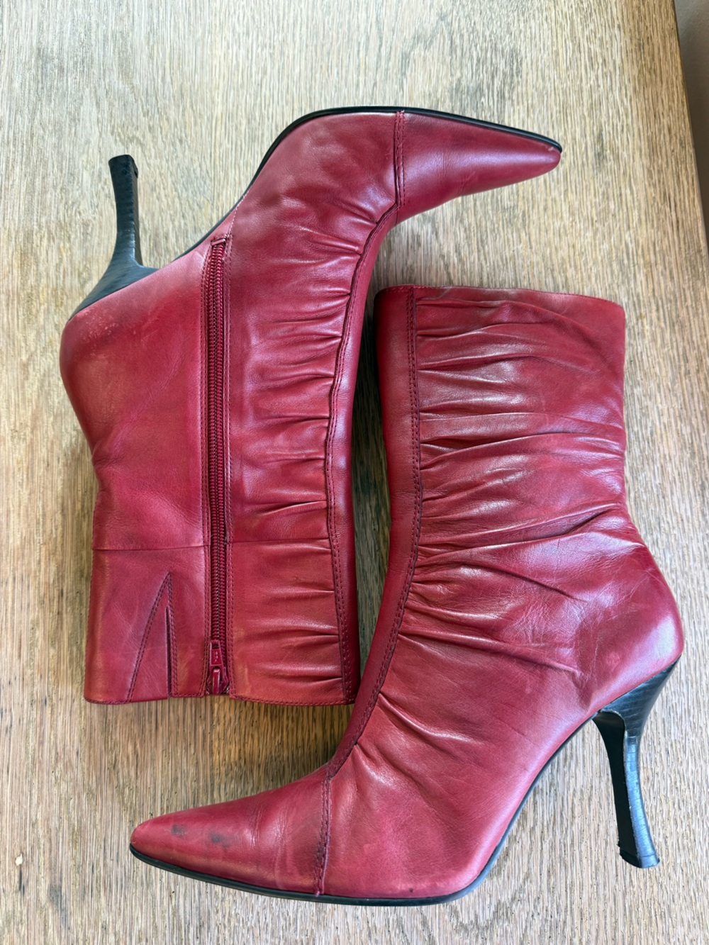 Apostrophe Red Ruched Leather Pointed Toe Ankle Boots Size 10 Vintage Y2K - Picture 5 of 10